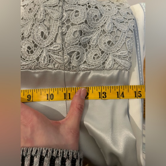 Silver evening gown - Picture 3 of 11